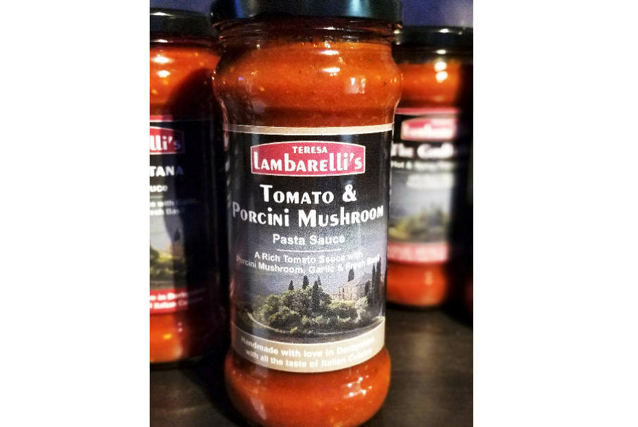  Albert Menes Porcini Mushroom And Truffle Spread 100g - Make  the sauce, porcini mushrooms are gently simmered in a tasty chicken stock  with carrots, onions, leeks, celery, tomatoes and herbs. 